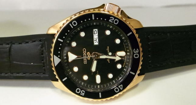 ★希少★ 文字盤黒 SEIKO 5 裏スケルトン 自動巻き セイコー５　ゴールド ☆希少☆ 文字盤黒 SEIKO 5 裏スケルトン 自動巻き セイコー5